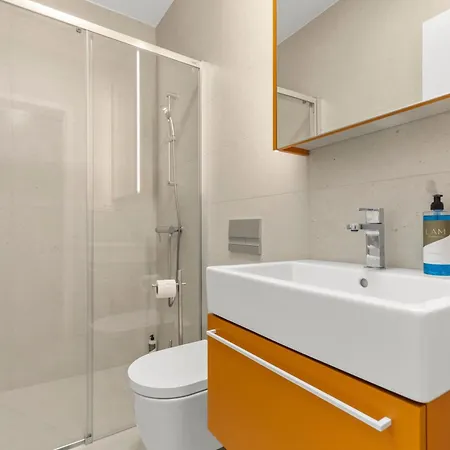 Lam Orange Ac - Balcony ברטיסלאבה