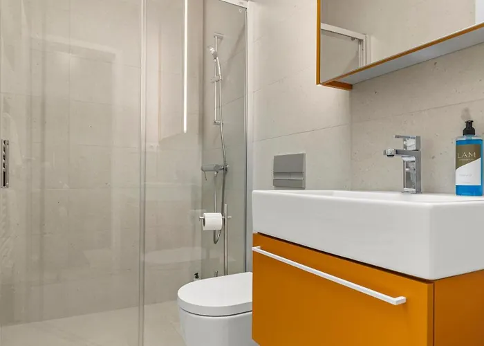 Lam Orange Ac - Balcony * براتسيلافا