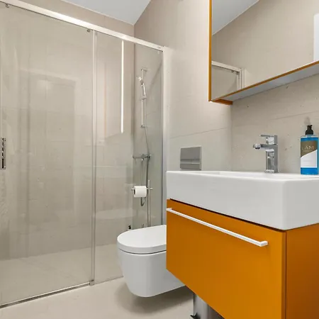 Lam Orange Ac - Balcony * 布拉迪斯拉发